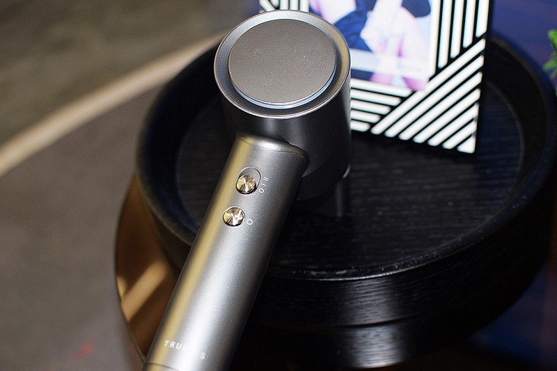 专业医学级养发与风速的完美结合为戴森最佳平替 初扉MIX SE高速吹风机测评