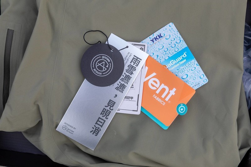 天石灵铠冲锋衣，这件能抗暴雨的户外铠甲，到底值不值得入手？