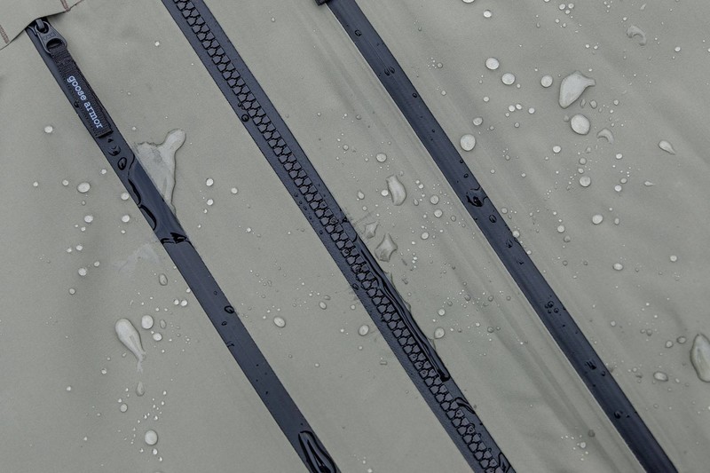 天石灵铠冲锋衣，这件能抗暴雨的户外铠甲，到底值不值得入手？