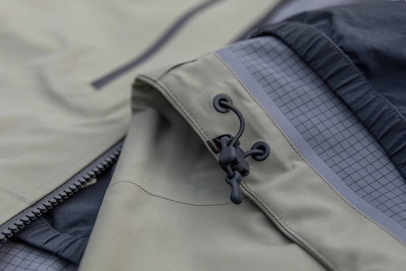 天石灵铠冲锋衣，这件能抗暴雨的户外铠甲，到底值不值得入手？