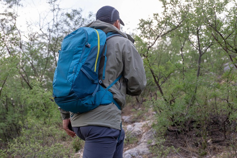 天石灵铠冲锋衣，这件能抗暴雨的户外铠甲，到底值不值得入手？