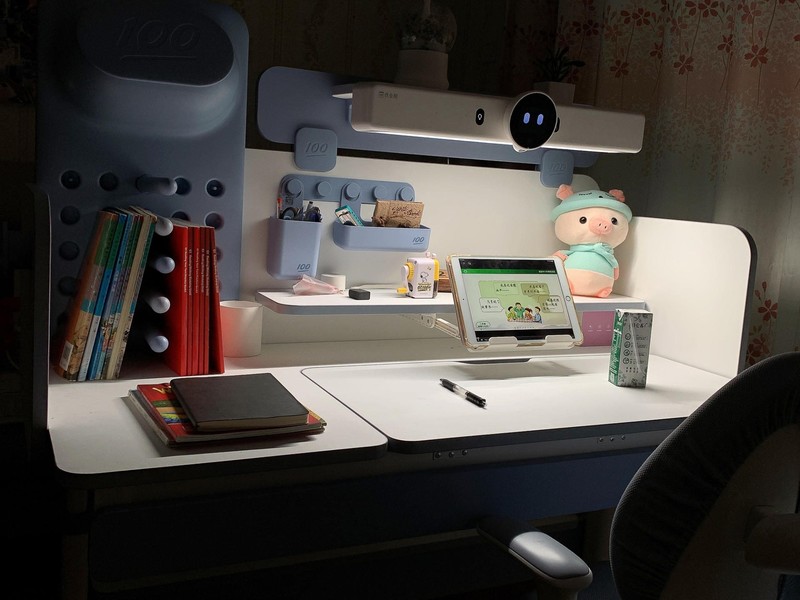 面面俱到的AI伴学，作业帮AI学习桌测评：堪称学习桌中的天花板