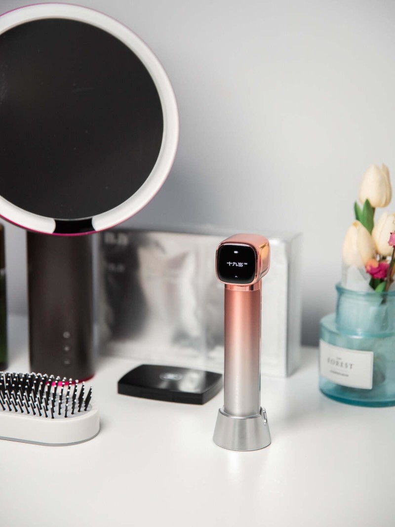 全面呵护面部肌肤！?九岁胶原锤射频美容仪来了：体积小巧挺实用