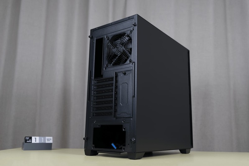 无光污染、更省心，先马 黑洞PRO 静音机箱上手体验