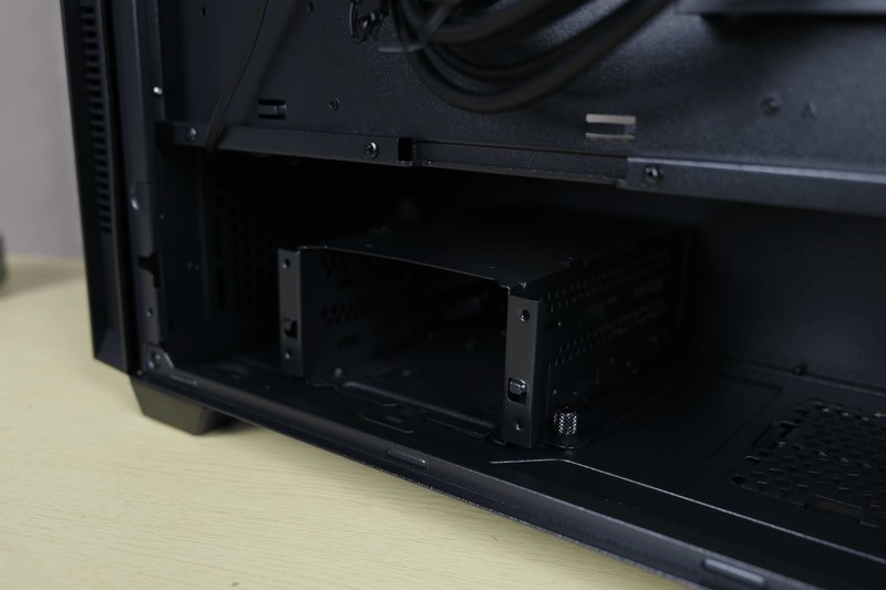 无光污染、更省心，先马 黑洞PRO 静音机箱上手体验