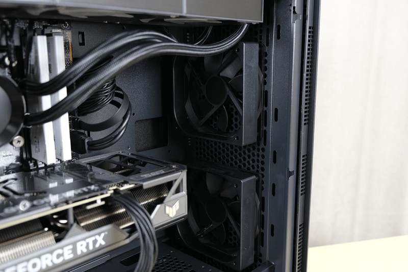 无光污染、更省心，先马 黑洞PRO 静音机箱上手体验