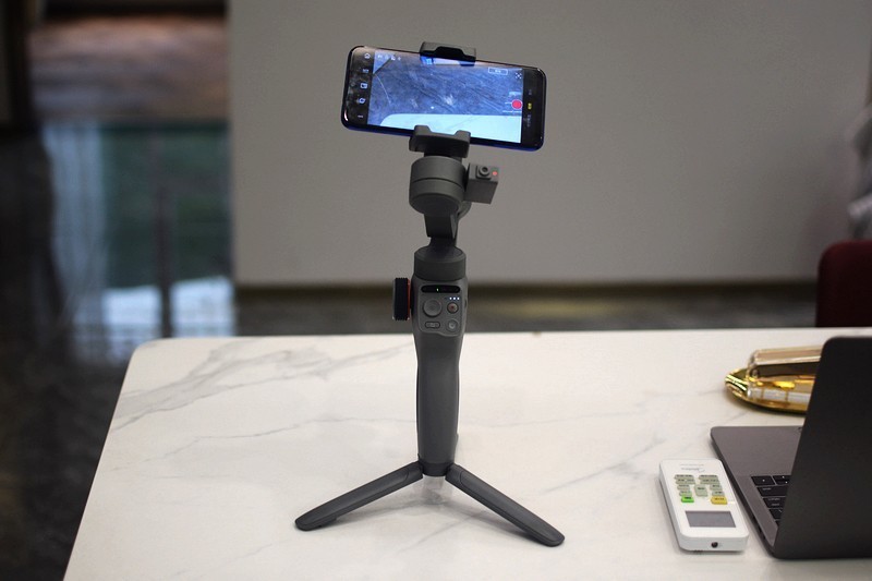 稳字当先 AI智能追踪让拍摄更简单逗映Capture 5手机稳定器你的拍摄利器