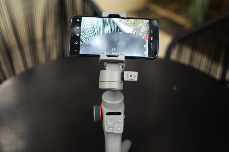 稳字当先 AI智能追踪让拍摄更简单逗映Capture 5手机稳定器你的拍摄利器