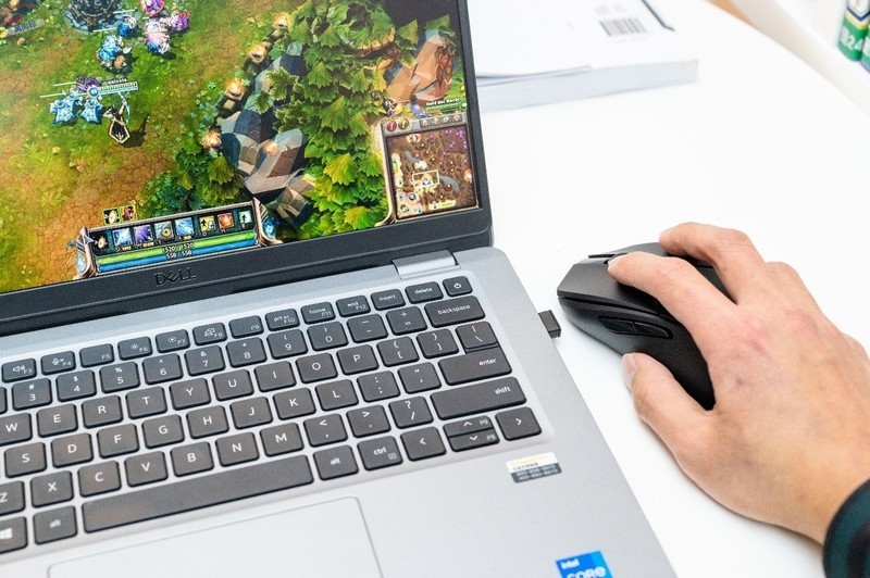 配置出众还有多项独门技术加持，操作更精准，雷柏V300PRO体验