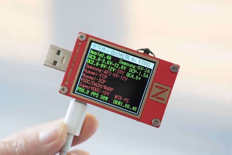 数码爱好者必备！IDMIX三合一旅充行上手体验，一个顶过去三个