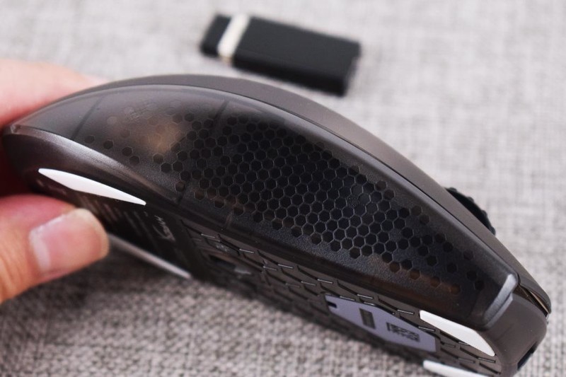 极度未知HyperX炽火无线游戏鼠标试玩：长续航游戏之选