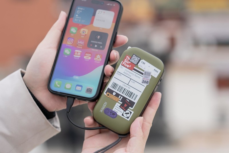 数码爱好者必备！IDMIX三合一旅充行上手体验，一个顶过去三个