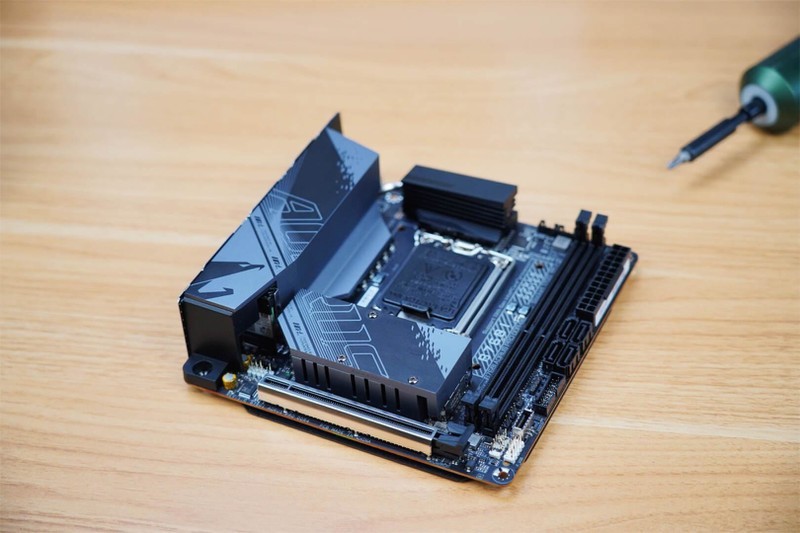 ITX平台的又一优秀选择！技嘉B760I 迷你雕主板如你所愿！