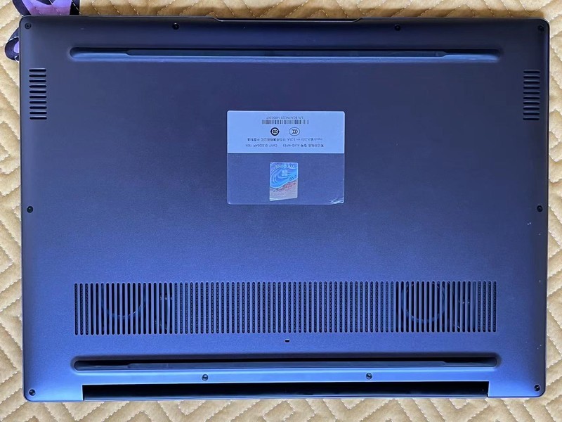 刚买一年的14 21款就屏裂了