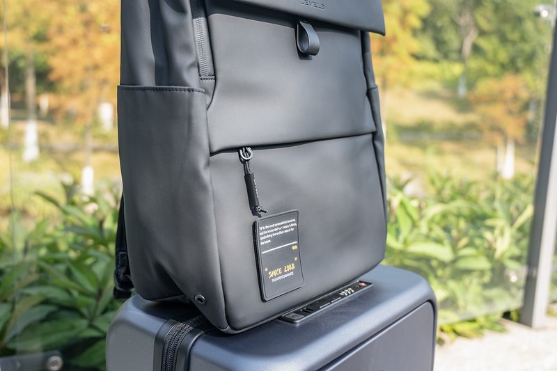 旅游搭子也是通勤伴侣，一包多能，地平线8号moment系列双肩包