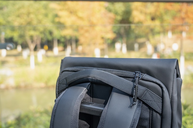 旅游搭子也是通勤伴侣，一包多能，地平线8号moment系列双肩包