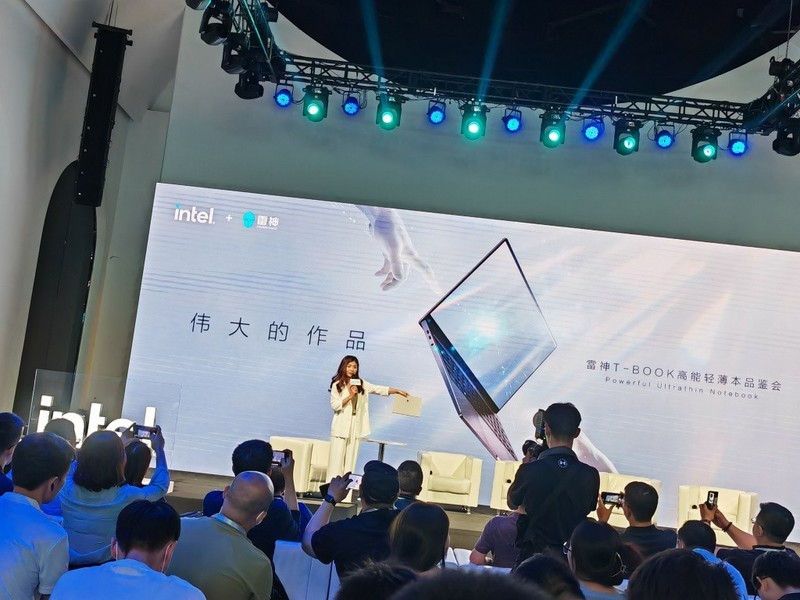 自信：雷神T-BOOK14笔记本多维度“减负”，却反成标压高能轻薄本