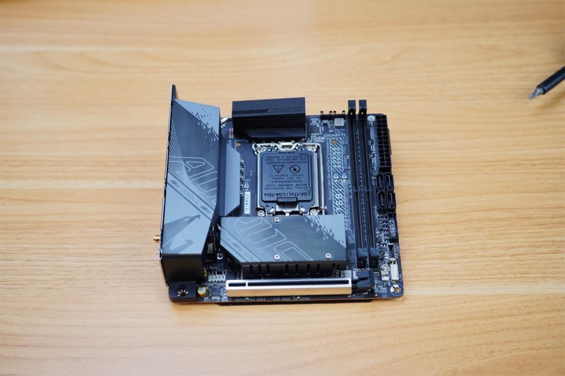 ITX平台的又一优秀选择！技嘉B760I 迷你雕主板如你所愿！