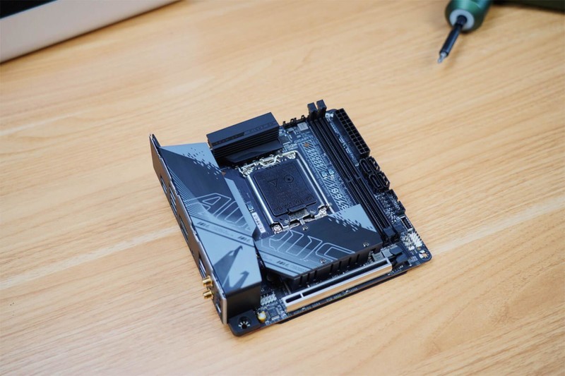 ITX平台的又一优秀选择！技嘉B760I 迷你雕主板如你所愿！