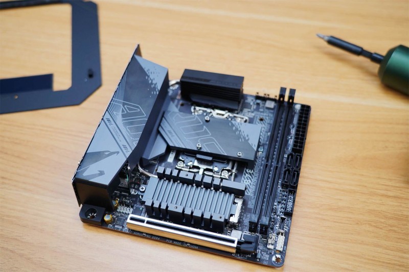 ITX平台的又一优秀选择！技嘉B760I 迷你雕主板如你所愿！