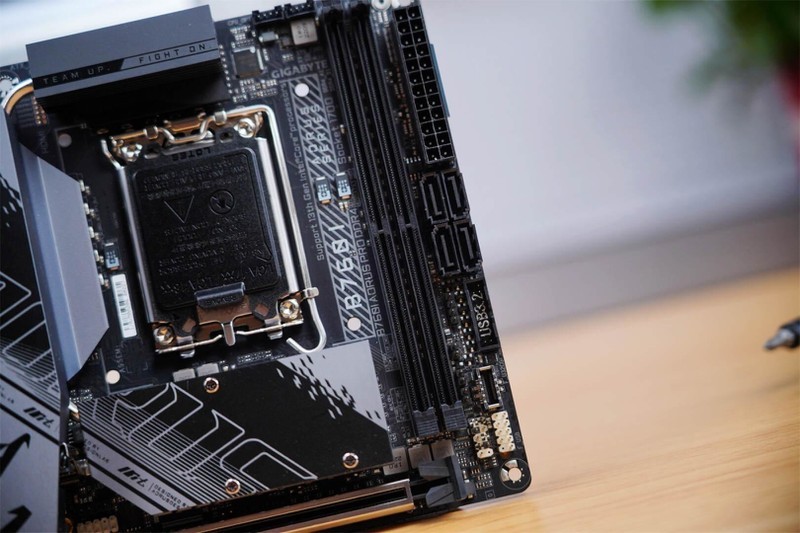 ITX平台的又一优秀选择！技嘉B760I 迷你雕主板如你所愿！