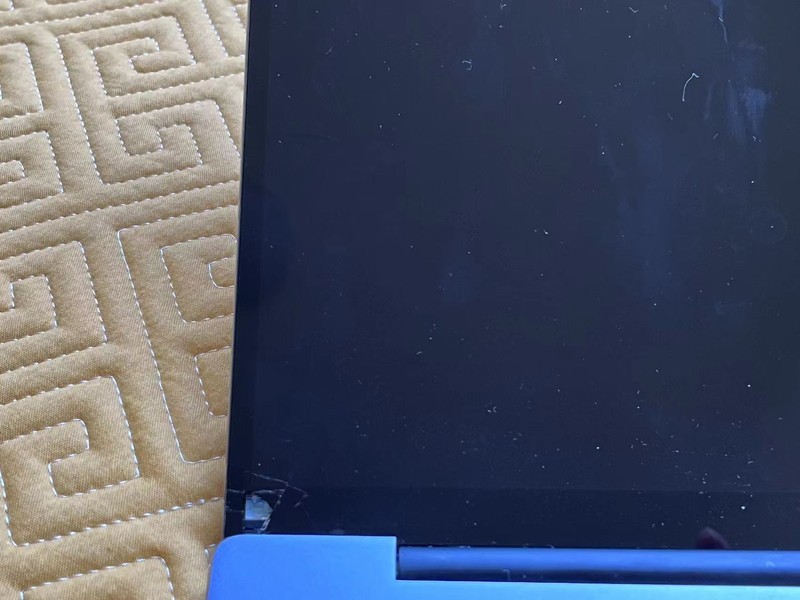 刚买一年的14 21款就屏裂了