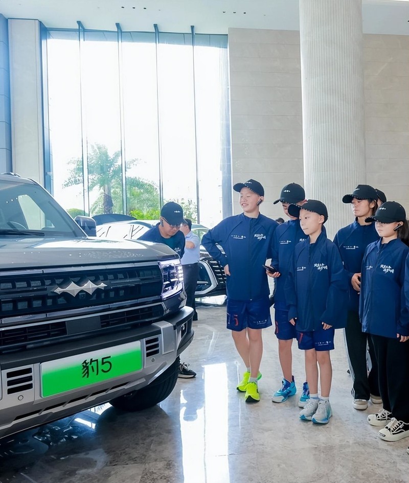 少年强则中国强，比亚迪带着足球少年出国求学