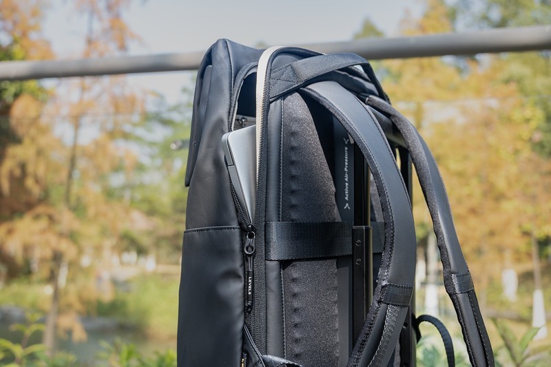 旅游搭子也是通勤伴侣，一包多能，地平线8号moment系列双肩包