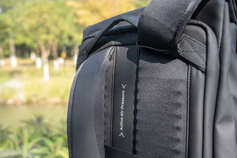 旅游搭子也是通勤伴侣，一包多能，地平线8号moment系列双肩包