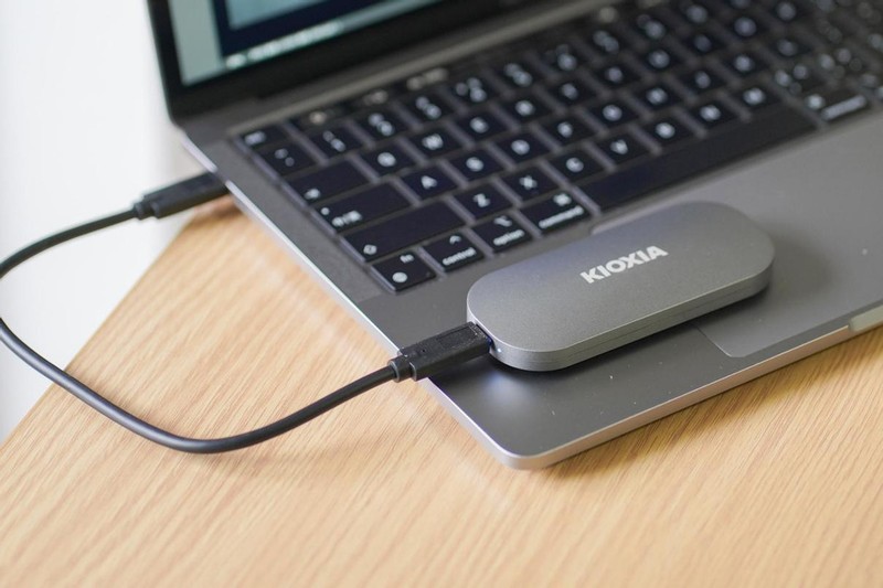 铠侠XD10移动固态硬盘评测：超强性能，小巧便携