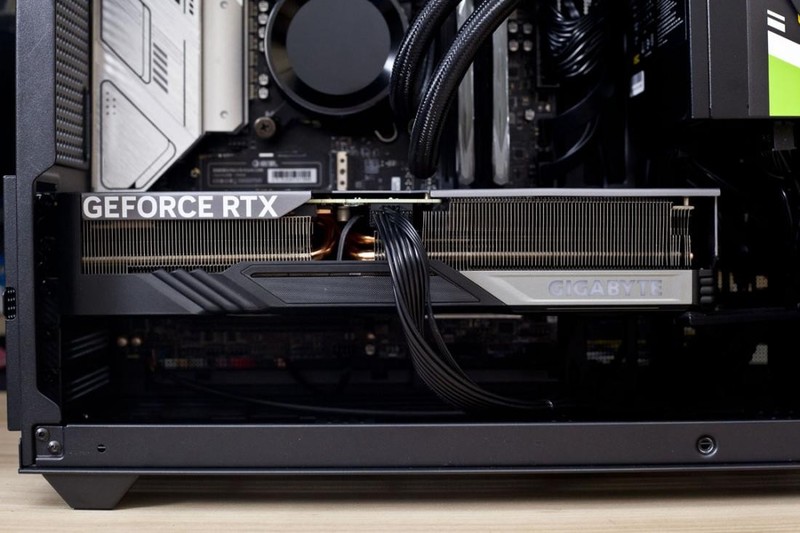 技嘉RTX 4070 魔鹰 OC 12G评测：更高的能效，轻松玩转2K游戏