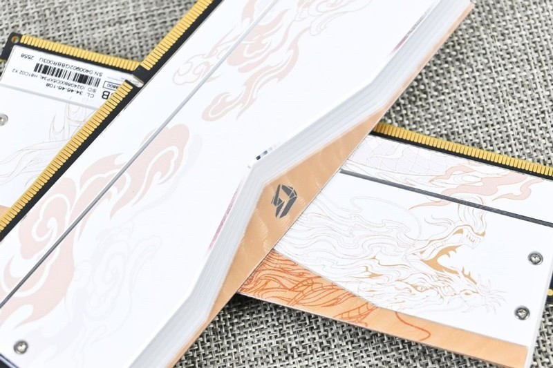 七彩虹iGame DDR5 6800 48G龙年限定版内存套装试玩：大容量+好体质