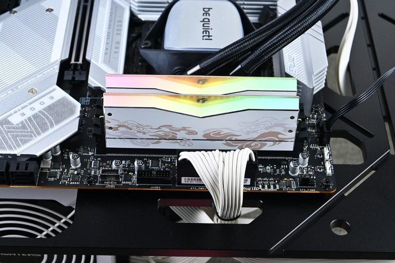 七彩虹iGame DDR5 6800 48G龙年限定版内存套装试玩：大容量+好体质