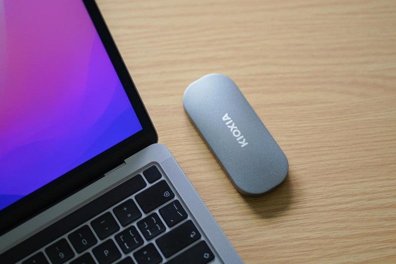 铠侠XD10移动固态硬盘评测：超强性能，小巧便携