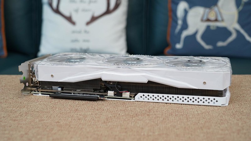 可媲美RTX3090Ti的新一代70Ti？影驰RTX 4070Ti星曜 OC显卡评测