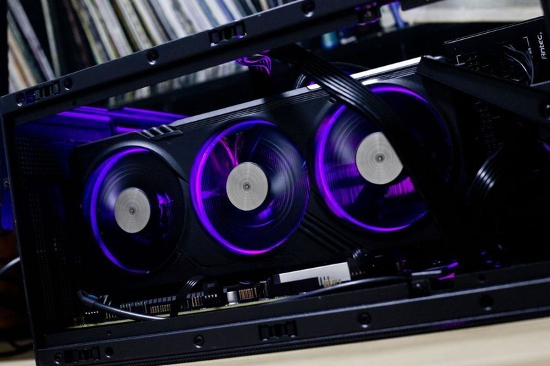 技嘉RTX 4070 魔鹰 OC 12G评测：更高的能效，轻松玩转2K游戏