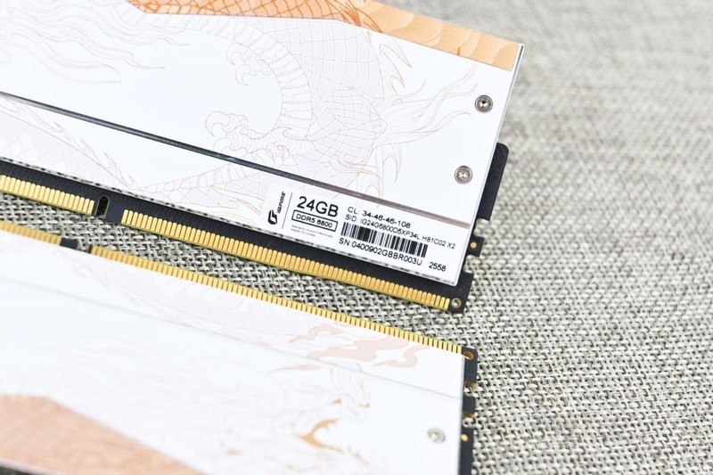 七彩虹iGame DDR5 6800 48G龙年限定版内存套装试玩：大容量+好体质