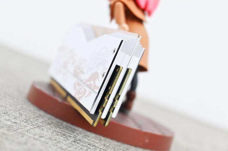 七彩虹iGame DDR5 6800 48G龙年限定版内存套装试玩：大容量+好体质