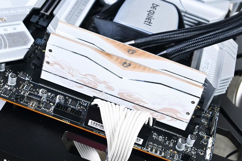 七彩虹iGame DDR5 6800 48G龙年限定版内存套装试玩：大容量+好体质