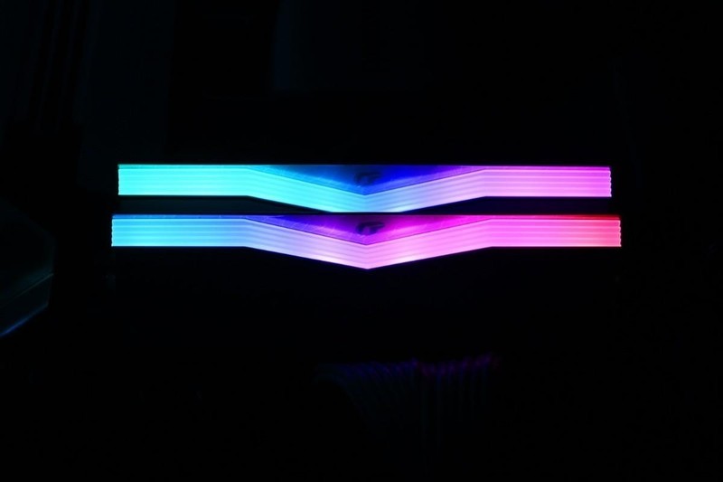 七彩虹iGame DDR5 6800 48G龙年限定版内存套装试玩：大容量+好体质