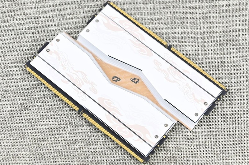 七彩虹iGame DDR5 6800 48G龙年限定版内存套装试玩：大容量+好体质