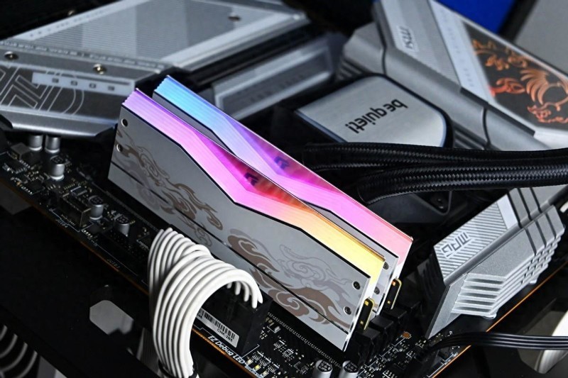 七彩虹iGame DDR5 6800 48G龙年限定版内存套装试玩：大容量+好体质