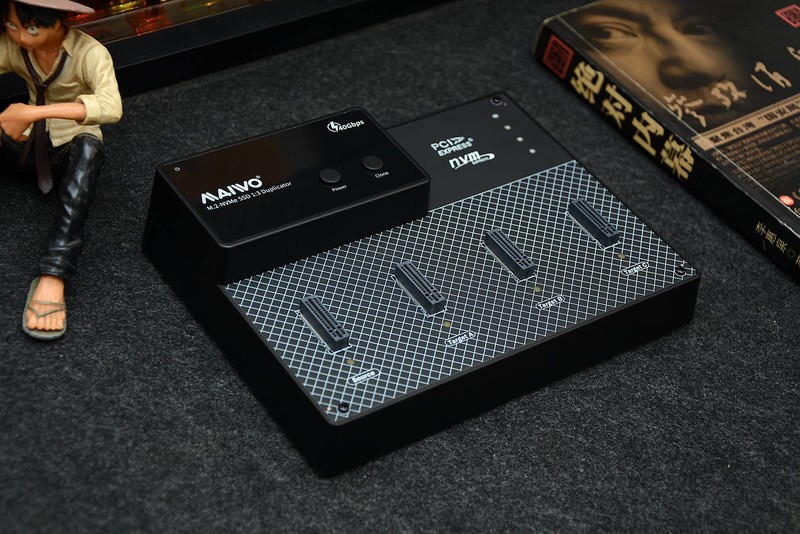 一拖三克隆、USB4、40Gbps速率，麦沃M.2四盘位拷贝机开箱