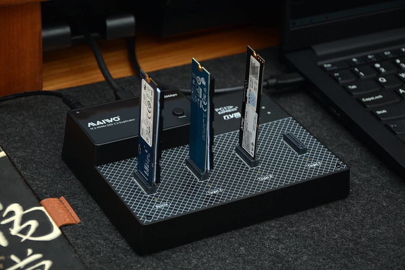 一拖三克隆、USB4、40Gbps速率，麦沃M.2四盘位拷贝机开箱