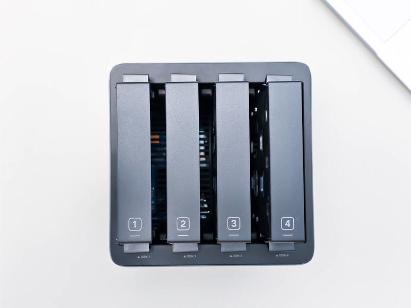 数码小白也能玩转NAS，绿联DH4300 Plus巨好用！