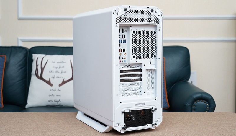 夏日电脑如何优化散热？老司机实测告诉你装机选洞洞流还是闷罐流