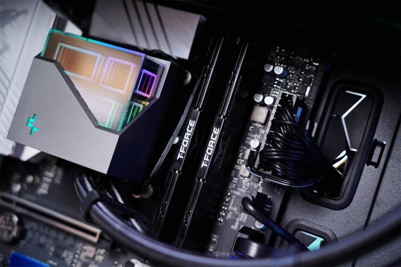 支持AMD EXPO，性能起飞，十铨T-FORCE VULCANα DDR5-6000值得入手