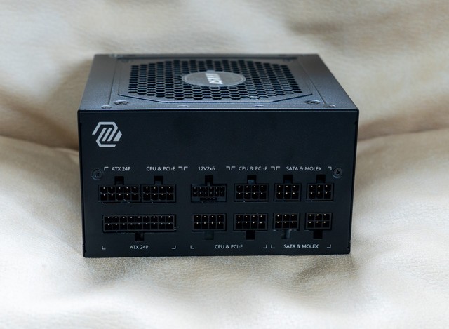 给热情似火的显卡轻松降温，微星氪金枪3机箱本站首晒