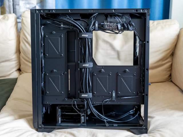 给热情似火的显卡轻松降温，微星氪金枪3机箱本站首晒