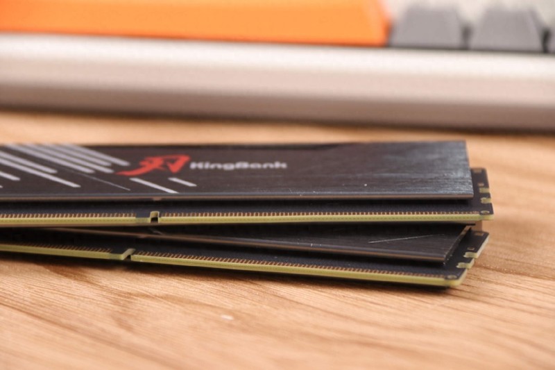 不足700元，竟能稳超8000MHz！金百达黑刃6800内存评测